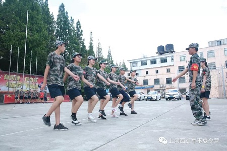 军事夏令营图片