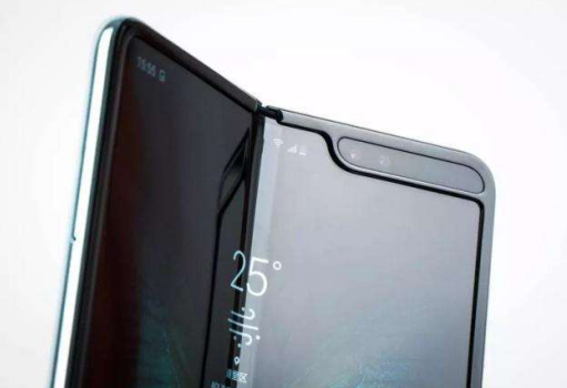 三星首款可折叠屏手机Galaxy Fold