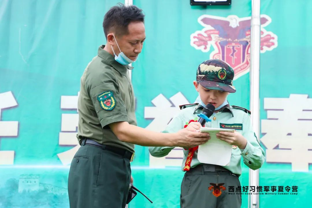 学员代表上台分享心得