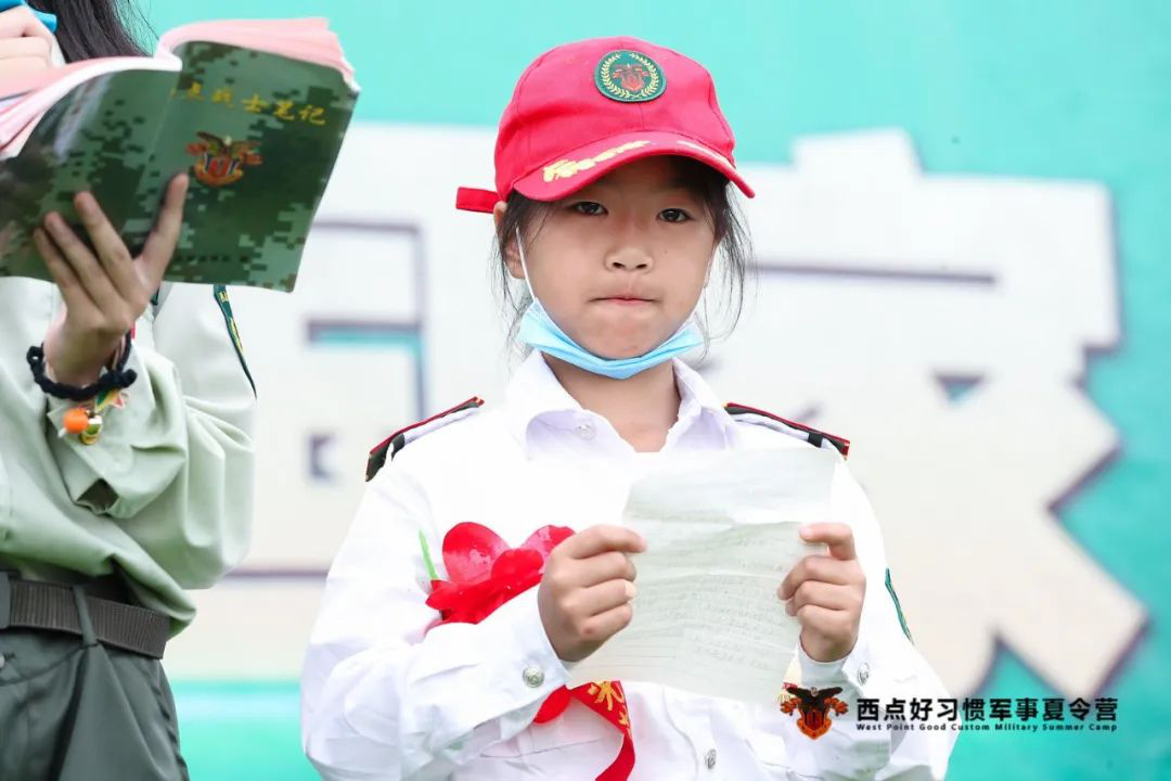 学员代表上台分享心得