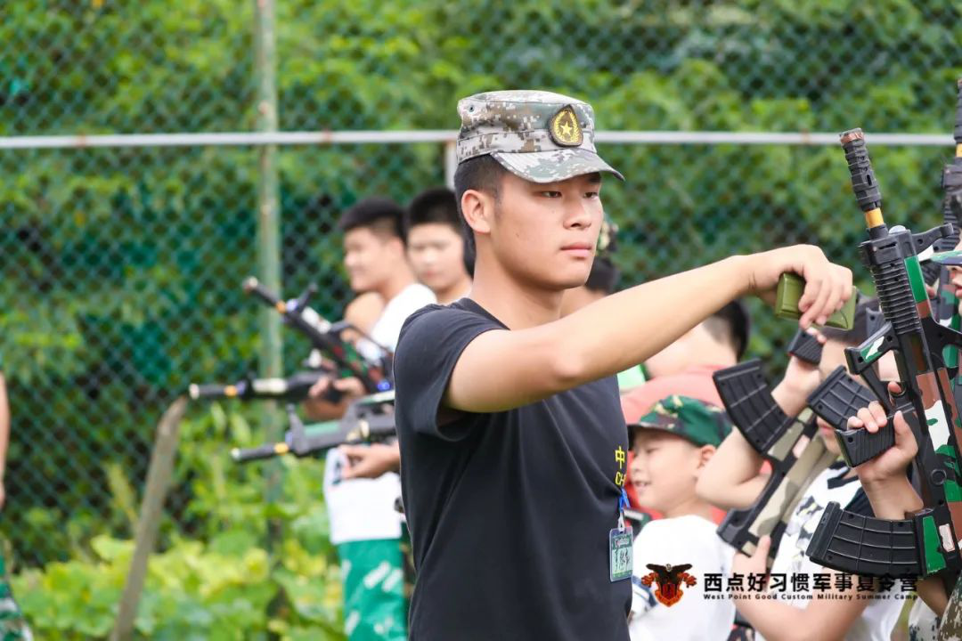 台风暴雨也浇灭不了小战士训练好习惯的热情！,上海西点好习惯军事夏令营
