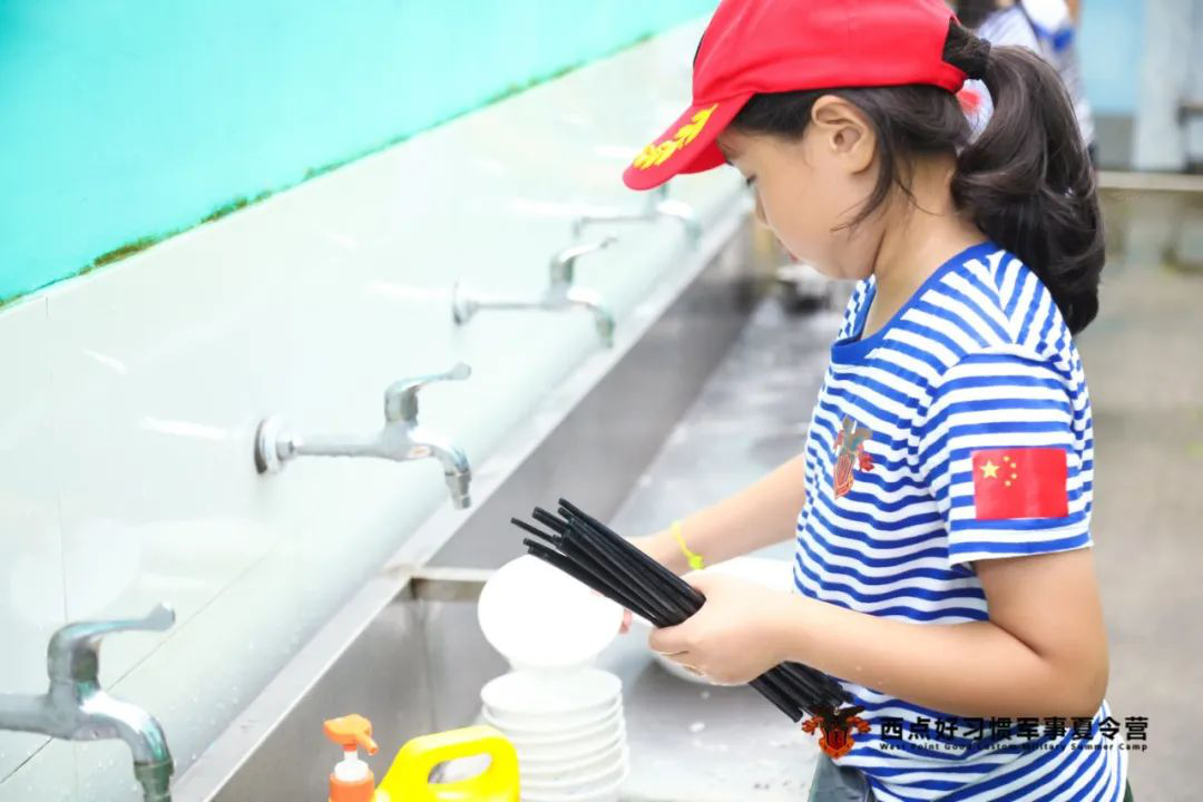 台风暴雨也浇灭不了小战士训练好习惯的热情！,上海西点好习惯军事夏令营