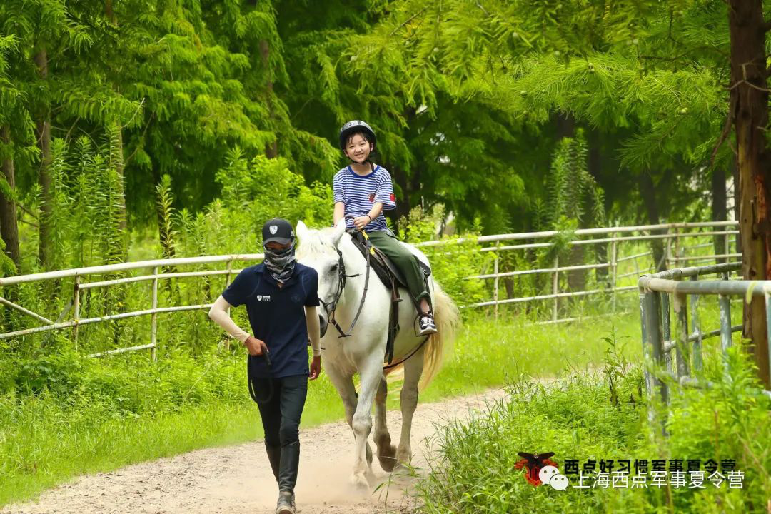 和同学不一样的假期生活,上海西点好习惯军事夏令营