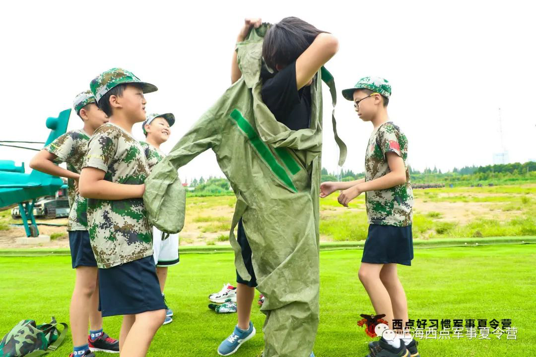 和同学不一样的假期生活,上海西点好习惯军事夏令营