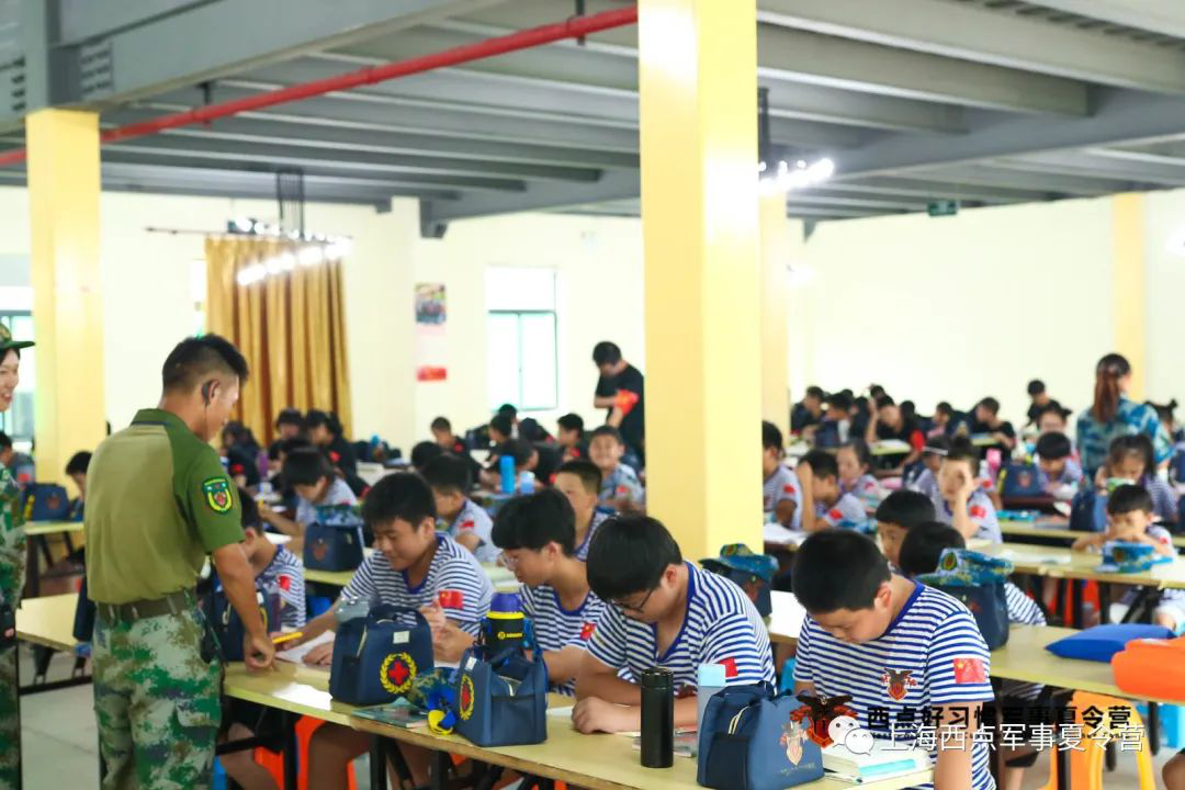 和同学不一样的假期生活,上海西点好习惯军事夏令营