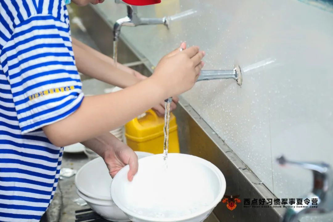 第八期夏令营的第二天,上海西点好习惯军事夏令营