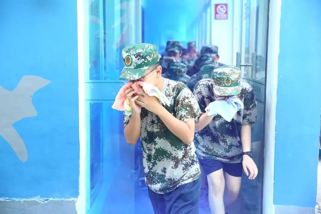 在沉浸安全刺激的环境中，让孩子拥有想办法战胜困难的勇气与能力！