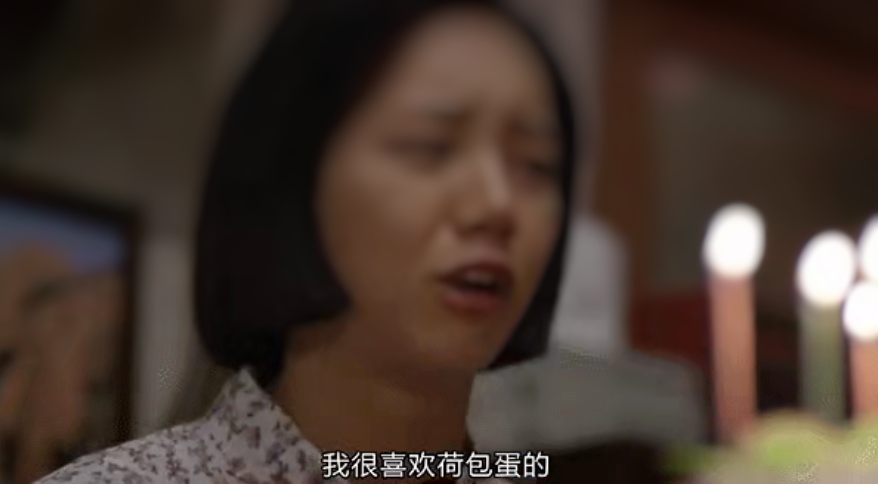 如今在家躺平一年了，每天无所事事也就算了，年前他竟瞒着婶婶借了高利贷，利滚利下来，3万变8万。直到催款电话打到了婶婶手机上，婶婶气急攻心，直接被气进了医院。  医院里，婶婶恨铁不成钢，却还是把老大、老二给她的养老钱都给了老三。看到这一幕，我思绪万千：一母同胞，一样的家庭环境，一样的教育背景，为何养育出来的子女却各不相同?这到底是怎么回事呢?