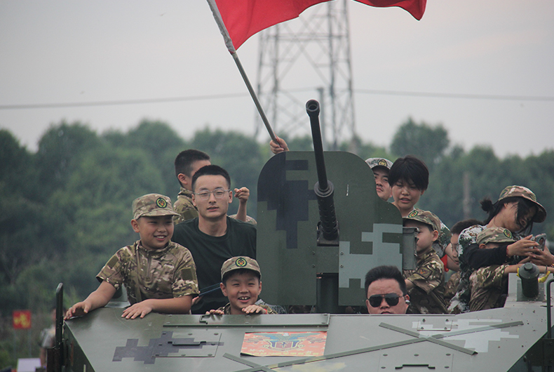 装甲运兵车